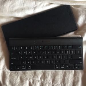 Bluetooth wireless keyboard for iPad.
